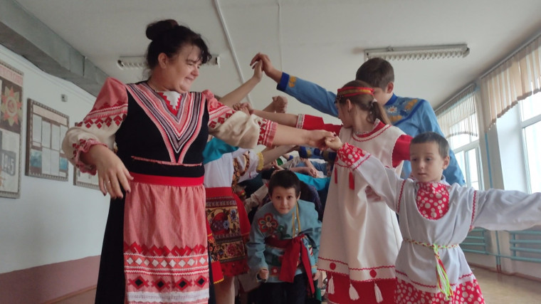 "Хоровод Единства".